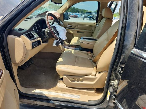 2013 CADILLAC ESCALADE Standard