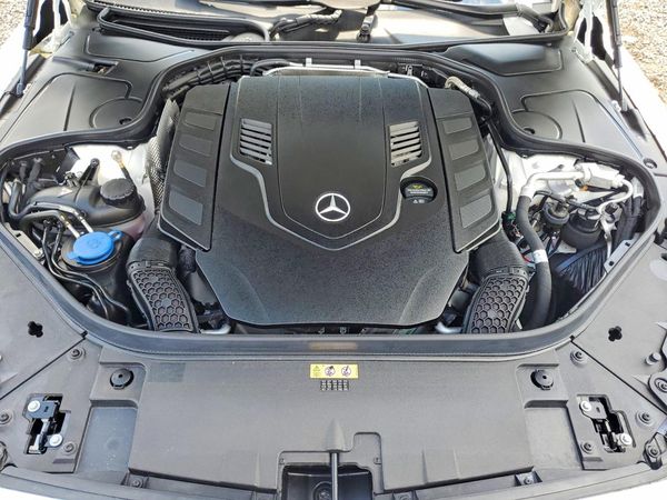 2021 MERCEDES-BENZ S S560 — Engine bay