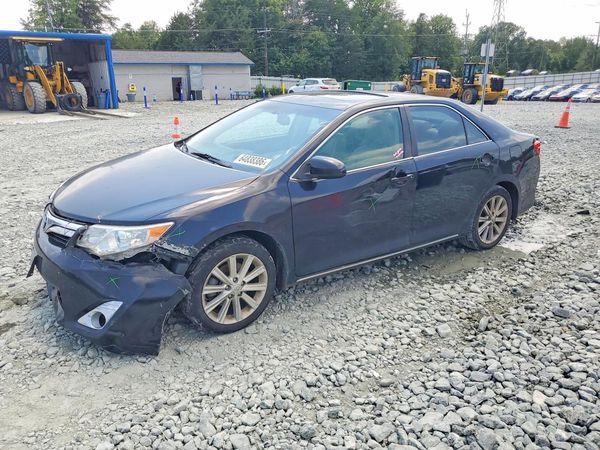 2014 TOYOTA CAMRY