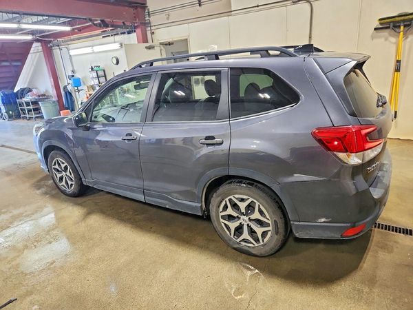 2024 SUBARU FORESTER Premium Base
