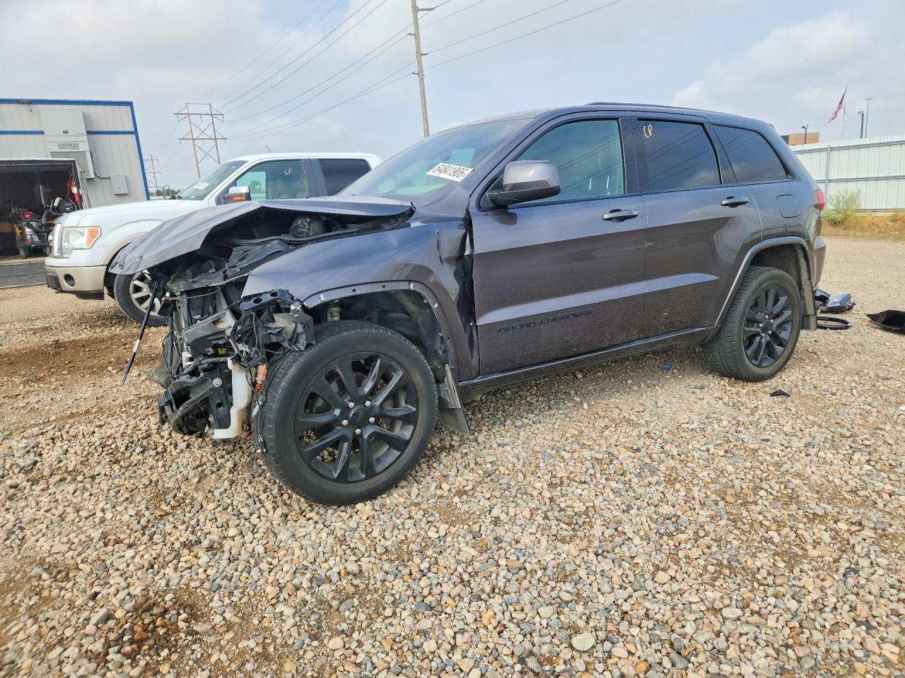 2020 JEEP CHEROKEE Laredo — Front 3/4
