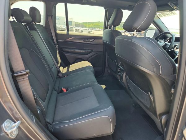 2025 JEEP GRAND CHEROKEE