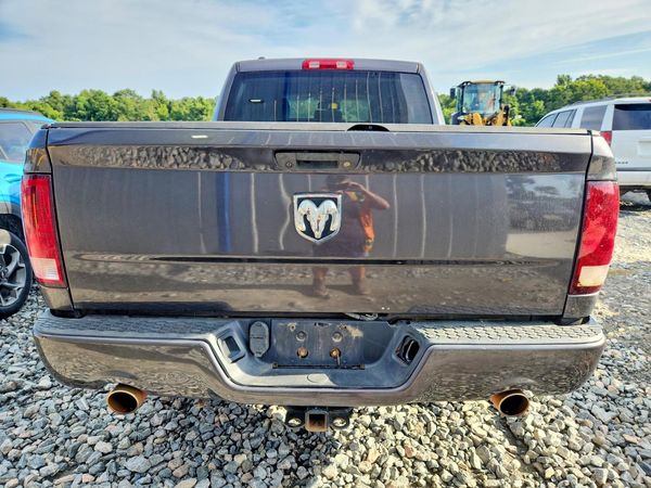 2015 RAM 1500 ST QUAD CAB 4X2