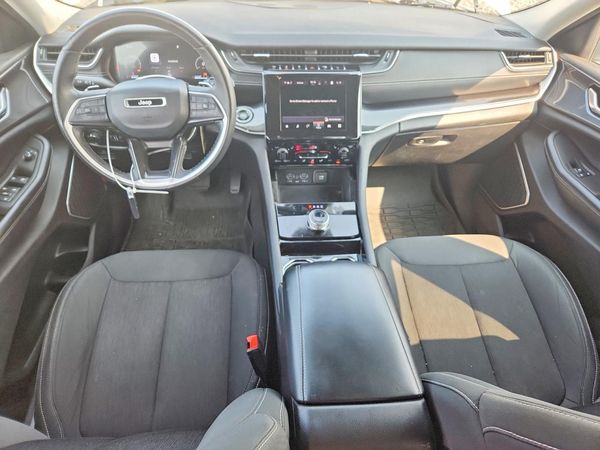 2022 JEEP GRAND CHEROKEE Laredo