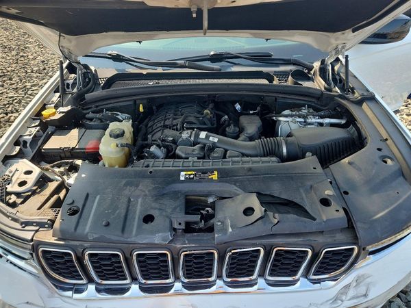2022 JEEP GRAND CHEROKEE Laredo