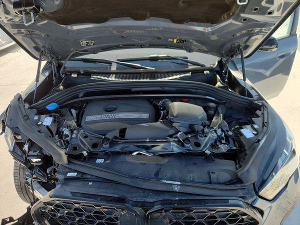 2025 BMW X2 xDrive28i — Engine bay