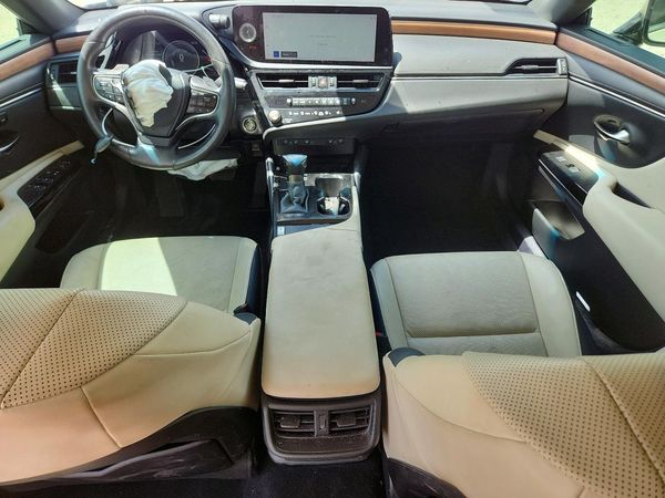 2023 LEXUS ES300 300h Premium — CKPT
