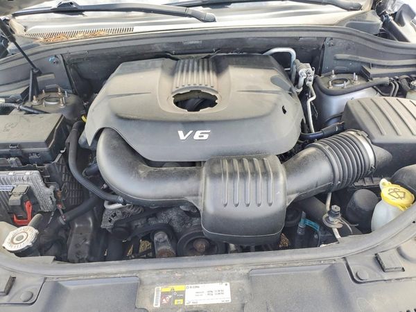 2014 DODGE DURANGO Limited — Engine bay