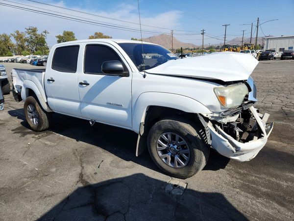 2015 TOYOTA TACOMA