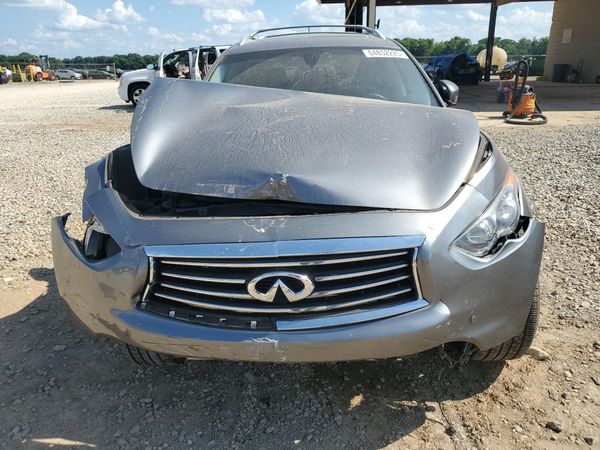 2015 INFINITI QX70