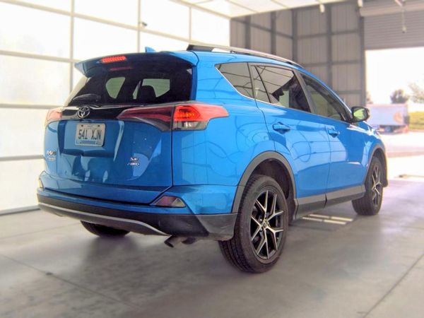 2017 TOYOTA RAV4 SE