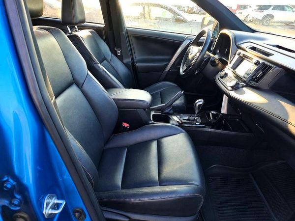 2017 TOYOTA RAV4 SE