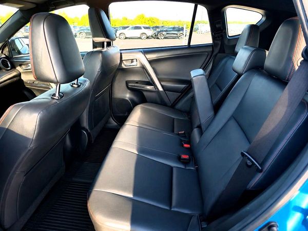 2017 TOYOTA RAV4 SE