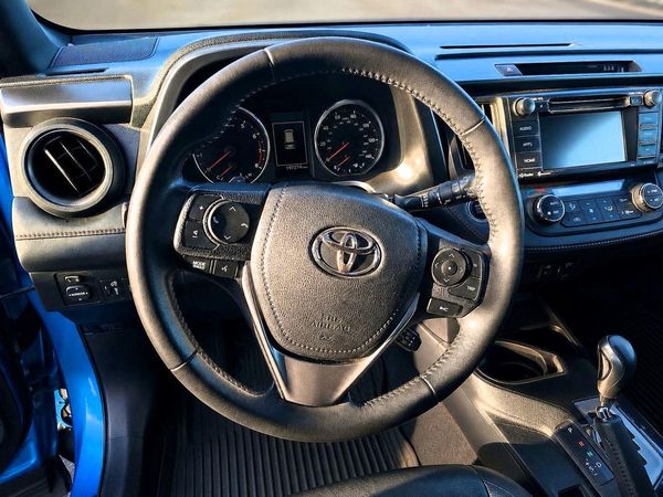 2017 TOYOTA RAV4 SE