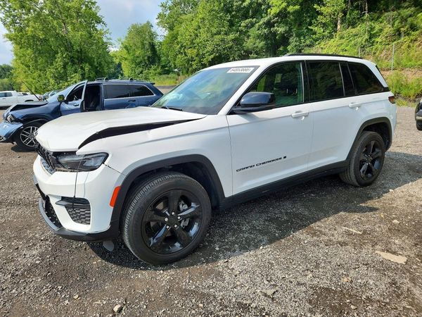 2024 JEEP GRAND CHEROKEE Laredo