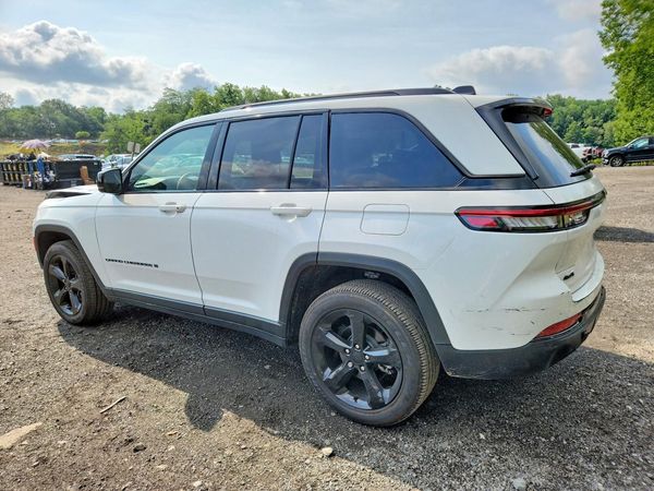 2024 JEEP GRAND CHEROKEE Laredo