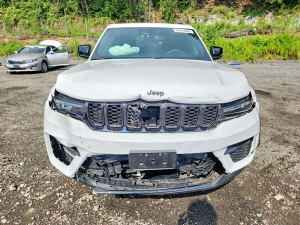 2024 JEEP GRAND CHEROKEE Laredo