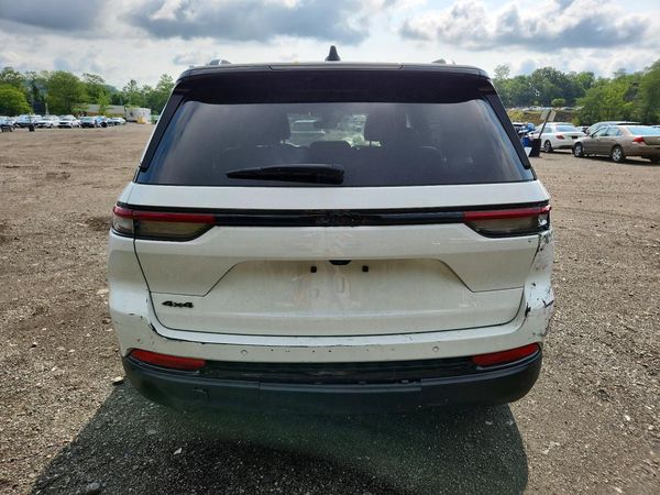 2024 JEEP GRAND CHEROKEE Laredo