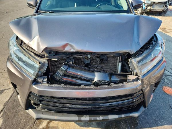 2018 TOYOTA HIGHLANDER SE/XLE