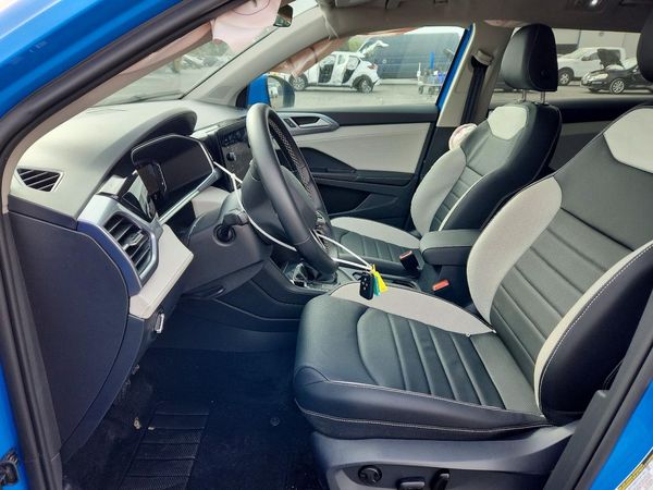 2025 VOLKSWAGEN TAOS