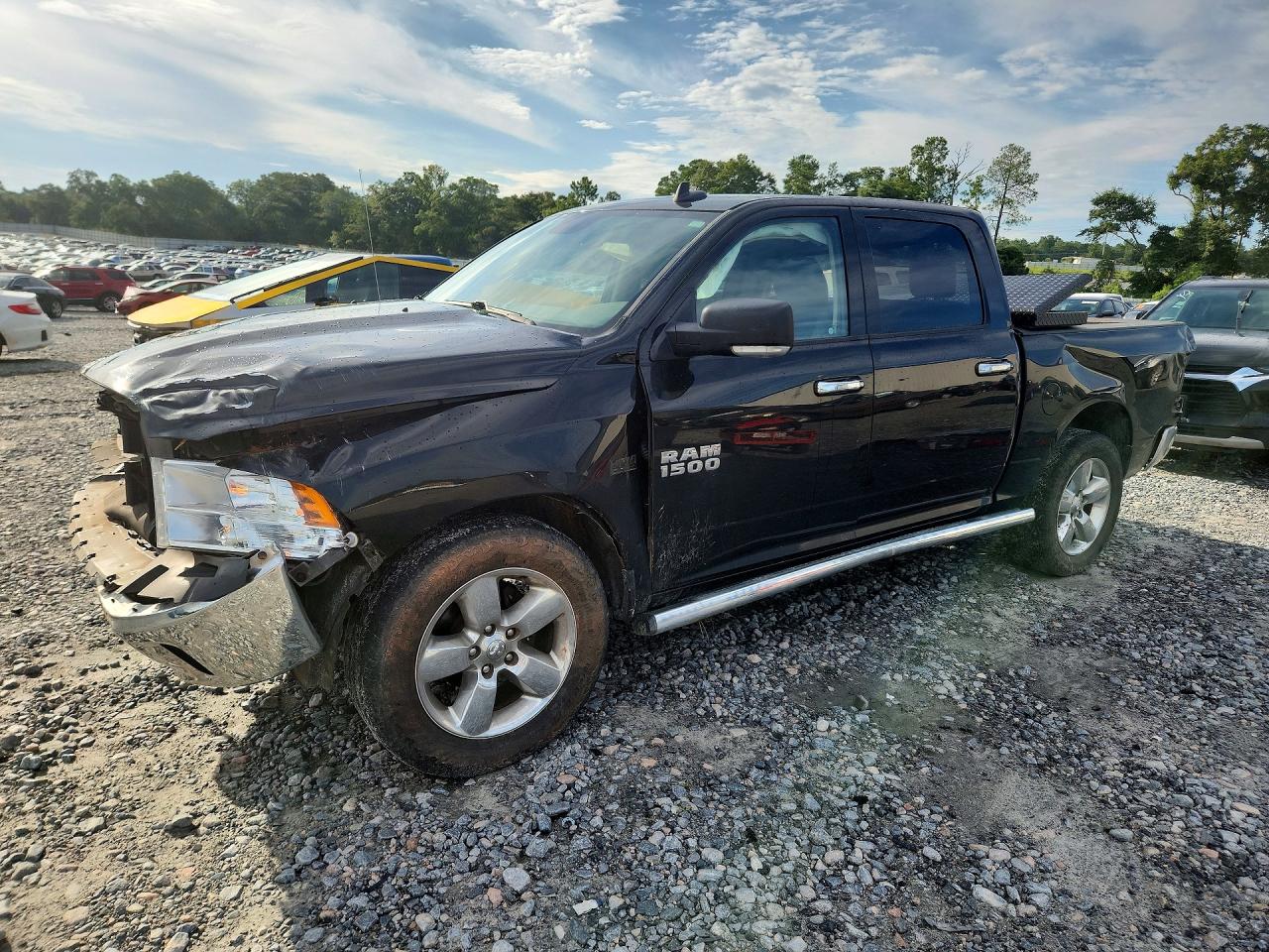 2017 RAM 1500 SLT CREW CAB 4X4