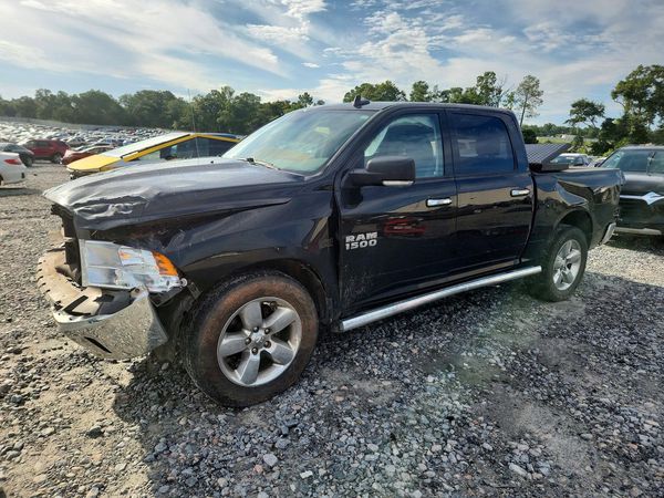 2017 RAM 1500 SLT CREW CAB 4X4