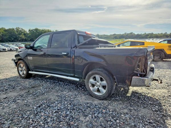 2017 RAM 1500 SLT CREW CAB 4X4