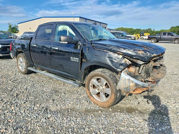 2017 RAM 1500 SLT CREW CAB 4X4