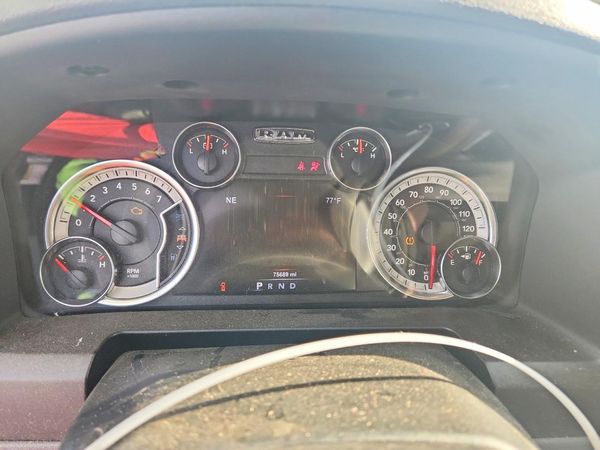 2017 RAM 1500 SLT CREW CAB 4X4