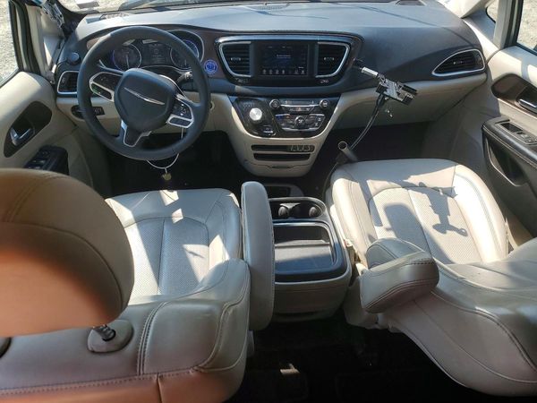 2021 CHRYSLER VOYAGER