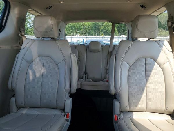 2021 CHRYSLER VOYAGER