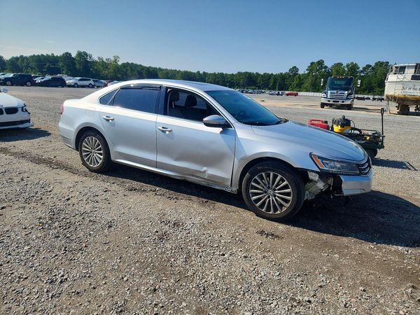2017 VOLKSWAGEN PASSAT