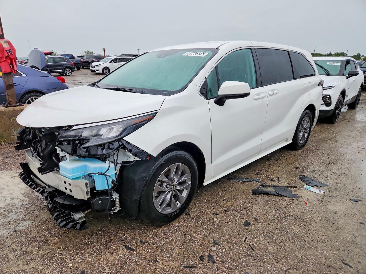 2024 TOYOTA SIENNA LE