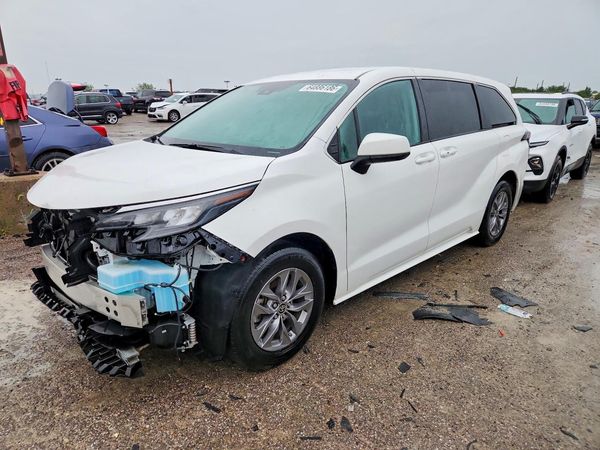 2024 TOYOTA SIENNA LE