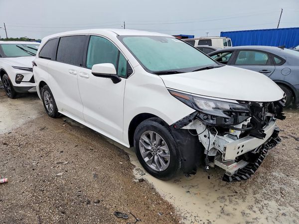 2024 TOYOTA SIENNA LE