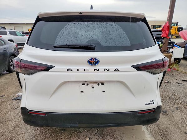 2024 TOYOTA SIENNA LE