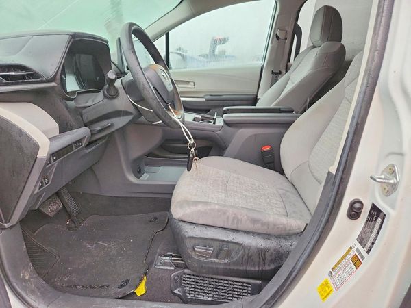 2024 TOYOTA SIENNA LE