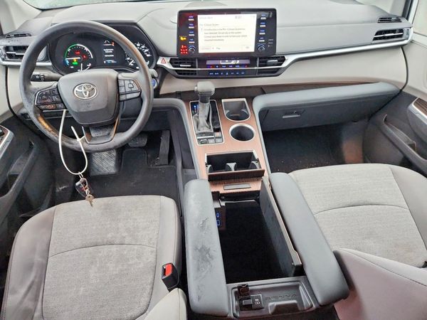2024 TOYOTA SIENNA LE