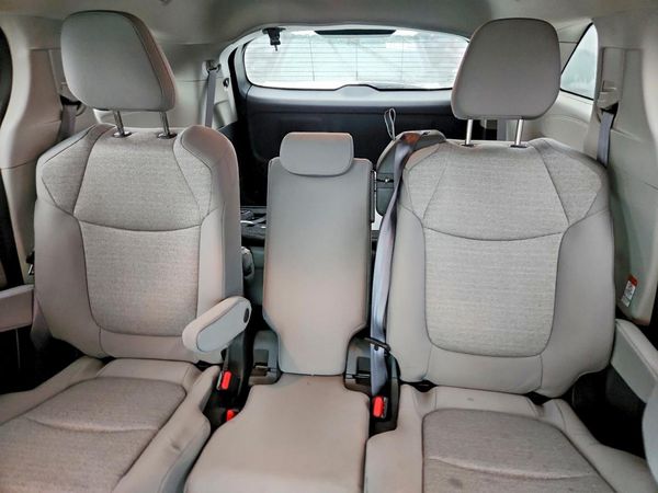 2024 TOYOTA SIENNA LE