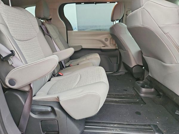 2024 TOYOTA SIENNA LE