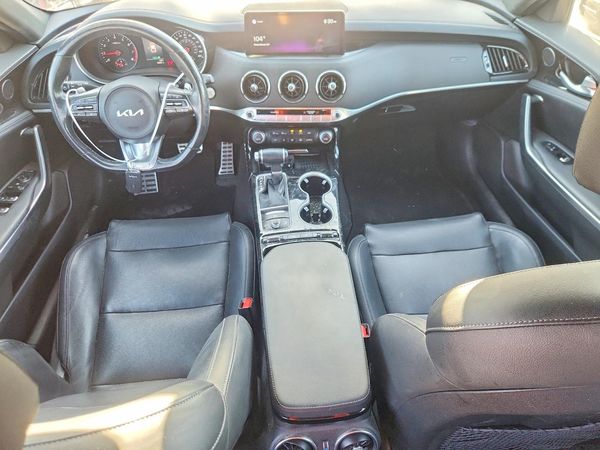 2022 KIA STINGER GT-Line