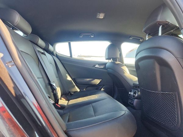 2022 KIA STINGER GT-Line