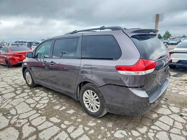 2013 TOYOTA SIENNA
