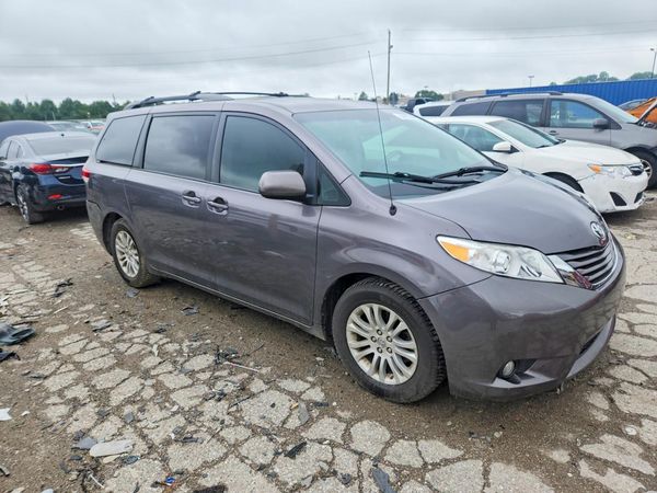 2013 TOYOTA SIENNA