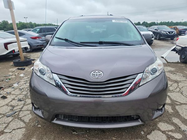 2013 TOYOTA SIENNA