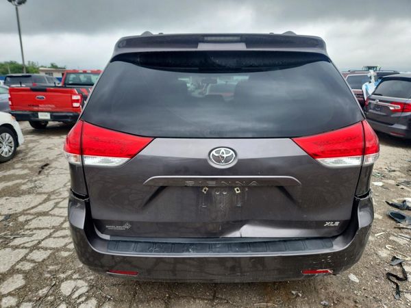 2013 TOYOTA SIENNA