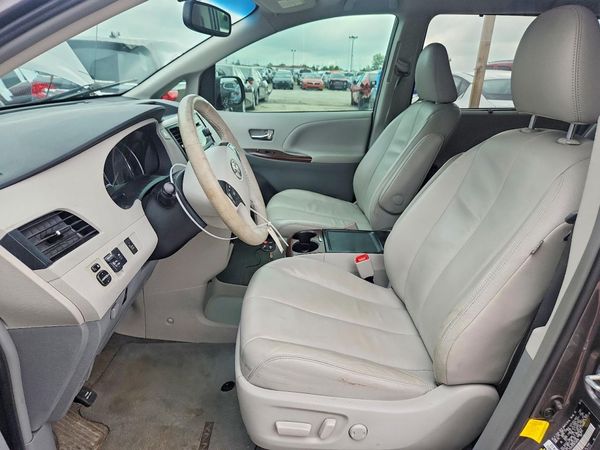 2013 TOYOTA SIENNA