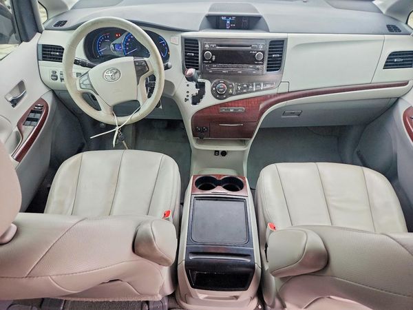 2013 TOYOTA SIENNA