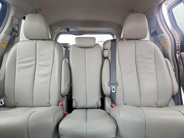 2013 TOYOTA SIENNA