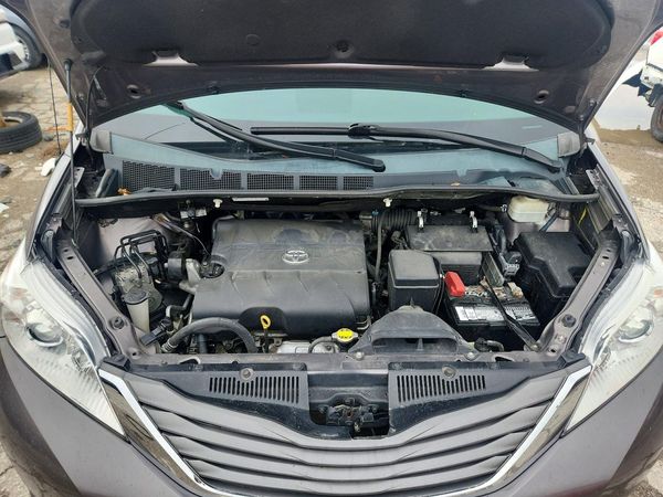 2013 TOYOTA SIENNA